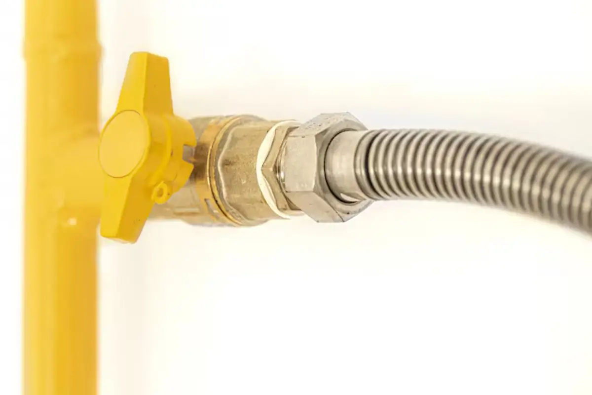 Yellow gas pipe with a shutoff valve and flexible connector